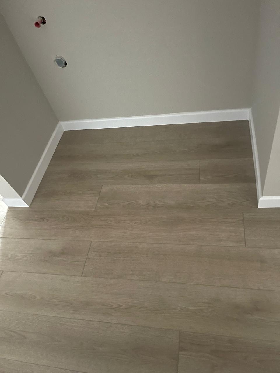 Parket plank lisi i lehtë me detaj suvatimi